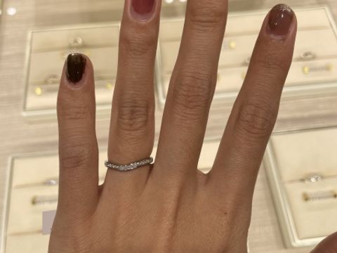 【カルティエ(Cartier)の口コミ】 カルティエで不動の人気を誇るバレリーナ。
指が細い日本人女性に似合うデ…
