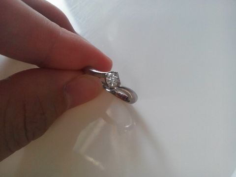 【4℃ BRIDAL(ヨンドシーブライダル)の口コミ】 主人が選んできてくれたので自分で選んだわけではありません。
細めのリン…