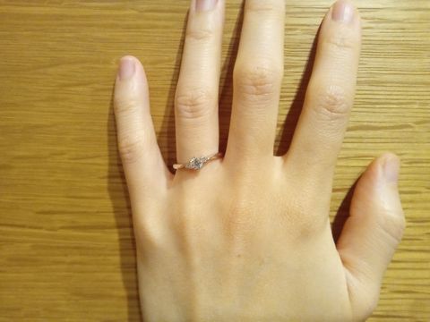 【I's stone(アイズストーン)の口コミ】 ダイヤが主張しすぎず、それでいてキラキラと上品に輝くところに惹かれま…