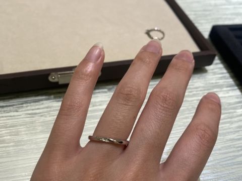 【TRECENTI(トレセンテ)の口コミ】 シンプルで飽きのこないデザインでした。
真ん中がひねられてることで、プ…