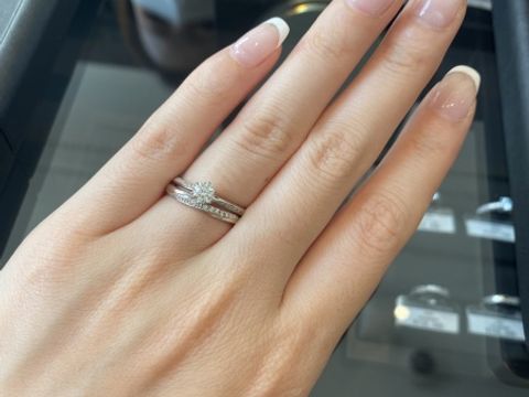 【エクセルコダイヤモンド(EXELCO DIAMOND)の口コミ】 ダイヤの輝きを引き立たせてくれるデザインだったからです。具体的には、…