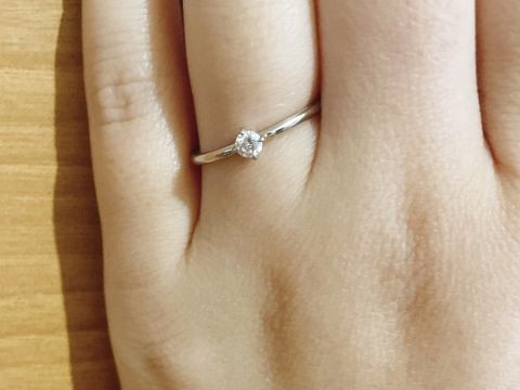 【ete(エテ)の口コミ】 婚約指輪です！という感じの見た目が苦手だったので、最初は婚約指輪を断…