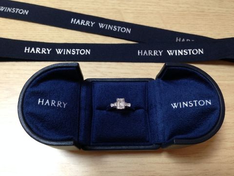【ハリー・ウィンストン(Harry Winston)の口コミ】 こんな高級な指輪は買ってもらえないと思っていたけれど、
一生に一度の機…