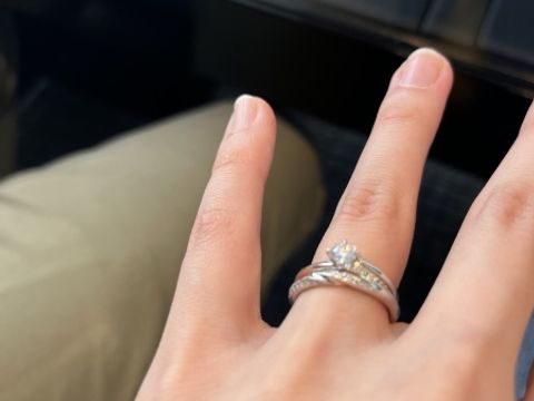 【エクセルコダイヤモンド(EXELCO DIAMOND)の口コミ】 婚約指輪のセットリングだったのでとても相性が良かったです。ダイヤモン…