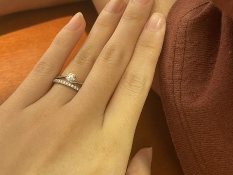 【TRECENTI(トレセンテ)の口コミ】 デザインが変わっていてウェーブしているので指が細く見えるしデザイン性…