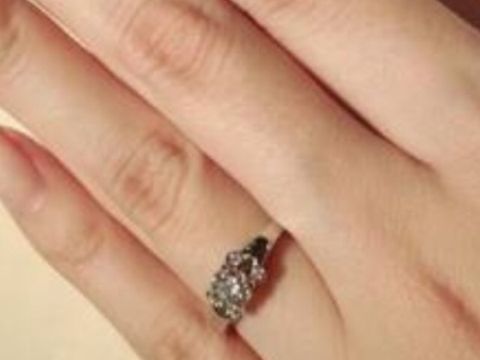 【カルティエ(Cartier)の口コミ】 試着したバレリーナは、指輪自体の重厚感、石の輝き、何と言ってもあのカ…