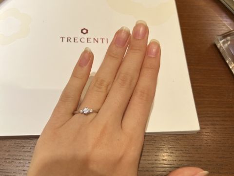 【TRECENTI(トレセンテ)の口コミ】 ダイヤに近くなるとフレームが細くなるデザインで、指が細く綺麗に見えま…