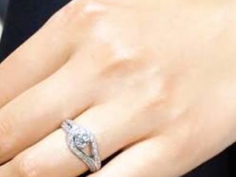 【ヴァン クリーフ＆アーペル(Van Cleef & Arpels)の口コミ】 他ブランドにはないデザインです。とても個性的で存在感があります。マリ…