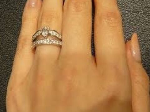 【ショーメ(CHAUMET)の口コミ】 他のメーカーにはない、とてもゴージャスなデザイン性。指輪の重ね付けを…