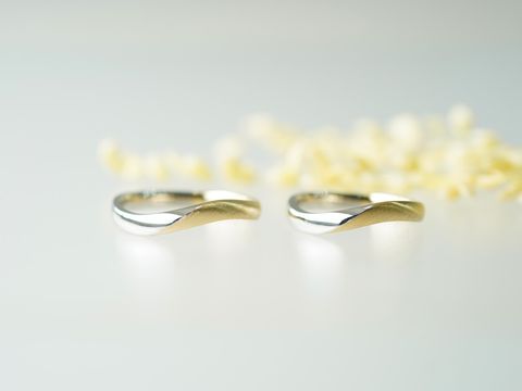 【renri(レンリ)の口コミ】 色々なアクセサリーと合わせやすいように、コンビカラーにしました。半分…