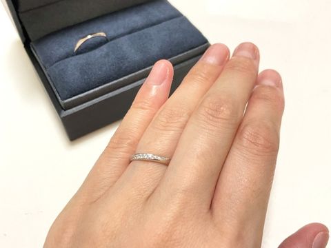 【ラザール ダイヤモンド(LAZARE DIAMOND)の口コミ】 結婚指輪もダイヤが付いているものを探していました。婚約指輪がウェーブ…