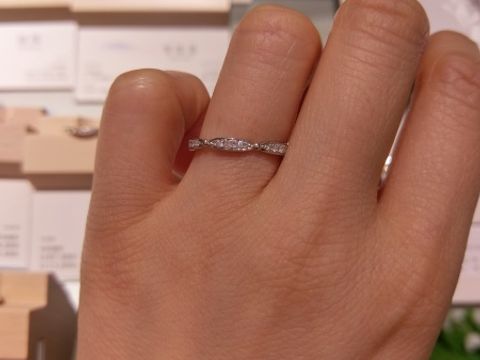 【俄(にわか)の口コミ】 石つきのリングを探していました。
できればエタニティを希望していました…