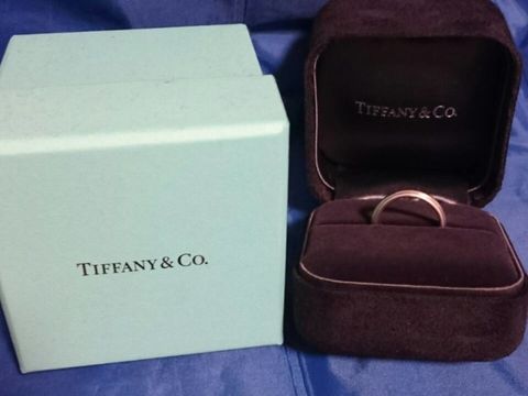 【ティファニー(Tiffany & Co.)の口コミ】 結婚指輪とはいえ、普通のリングは嫌だったので、あまり派手すぎずの周り…