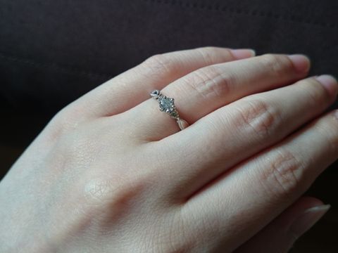 【エクセルコダイヤモンド(EXELCO DIAMOND)の口コミ】 この指輪のデザインが他にないのでそこが気に入って、購入しました。ミル…