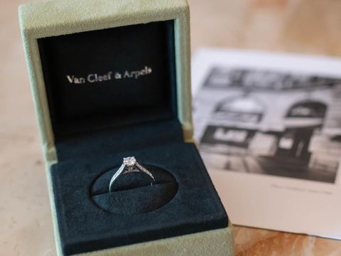 【ヴァン クリーフ＆アーペル(Van Cleef & Arpels)の口コミ】 リングの周りにもダイヤモンドが入っているパヴェタイプで探していました…