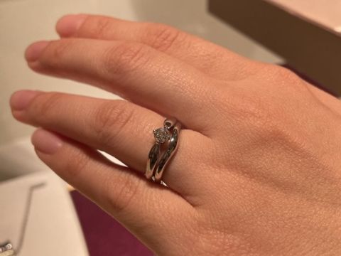 【ブルガリ(BVLGARI)の口コミ】 シンプルなデザインで婚約指輪と重ね付けした時のバランスが良く購入しま…