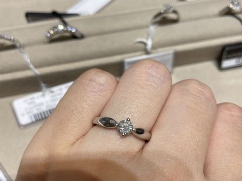 【ブルガリ(BVLGARI)の口コミ】 デザインがシンプルでつけ心地が良かったので選びました。シンプルではあ…