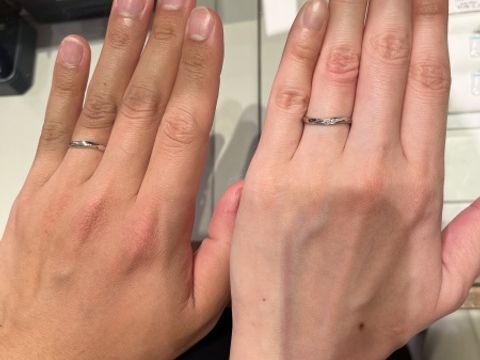 【銀座ダイヤモンドシライシの口コミ】 ブランドにこだわりはなく、斜めにダイヤが並んで入っているデザインで着…