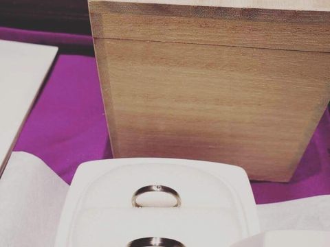 【俄(にわか)の口コミ】 彼も私もシンプルだけど少し個性のある結婚指輪を探しておりました。そん…