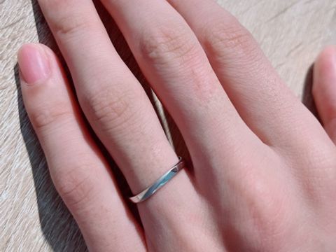 【アイプリモ(I-PRIMO)の口コミ】 結婚指輪はシンプルの中に少しデザインのあるものを探していました。
斜め…