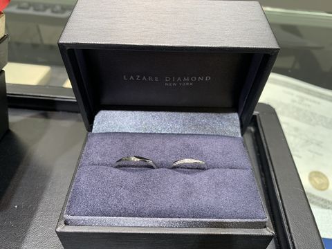 【ラザール ダイヤモンド(LAZARE DIAMOND)の口コミ】 ダイヤモンドの輝きとデザインがいいなと思いました。数ブランドの指輪の…