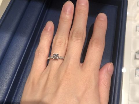 【銀座ダイヤモンドシライシの口コミ】 指輪のデザインがとても豊富でした。
婚約指輪はセミオーダーのようなシス…