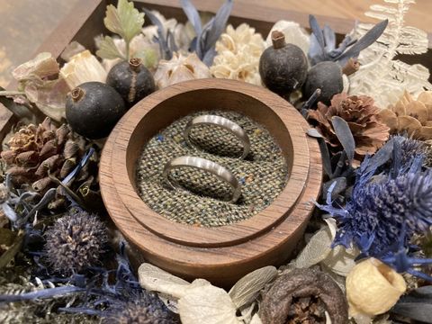 【鎌倉彫金工房の口コミ】 夫婦共に温泉が好きなので、素材は変色しにくいプラチナ一択でした。また…