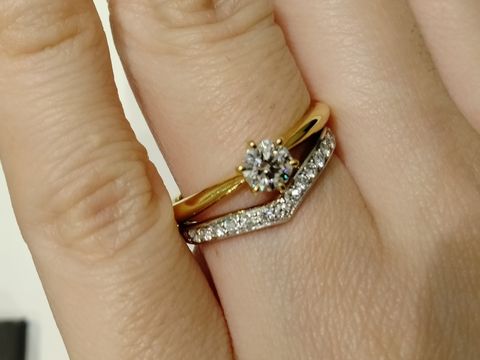 【4℃ BRIDAL(ヨンドシーブライダル)の口コミ】 イエローゴールドのソリティアが気になっていたので試着しました。他にも…