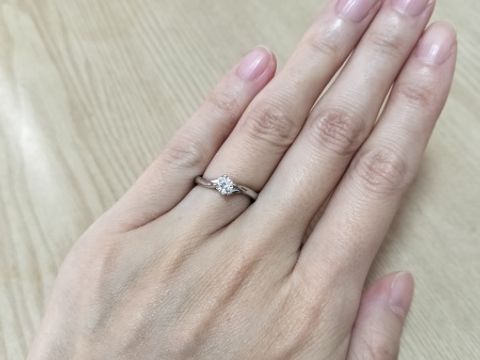 【アイプリモ(I-PRIMO)の口コミ】 綺麗なウェーブがかかっていてプラチナの高級感を感じる所がお気に入りで…