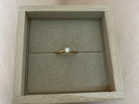 【YUKA HOJO(ユカホウジョウ)の口コミ】 婚約指輪は普段あまりつけない、ゴージャスなイメージでしたが、ユカホウ…