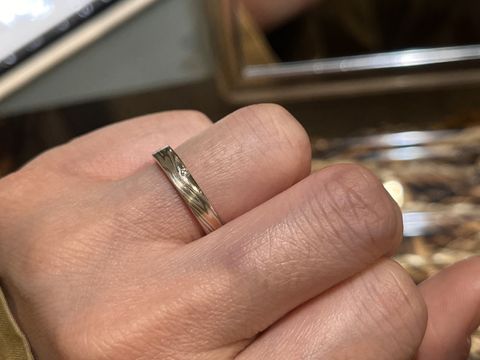 【杢目金屋(もくめがねや)の口コミ】 私たちは、木や自然が好きという点で好みが似ており
木目の入ったようなデ…