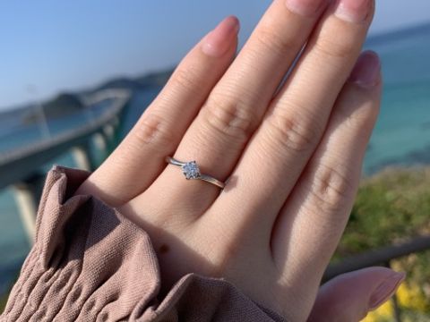 【ラザール ダイヤモンド(LAZARE DIAMOND)の口コミ】 ウェーブのデザインで指が綺麗に見えるところ、爪が4つのためダイヤモンド…