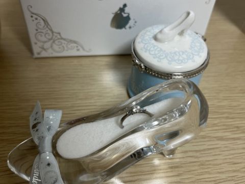 【Disney Cinderella(ディズニー シンデレラ)の口コミ】 横から見るとカボチャの馬車のデザインになっており、とても可愛くて惹か…