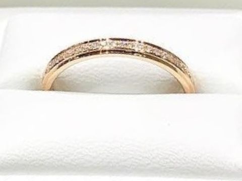 【カルティエ(Cartier)の口コミ】 指輪の素材はプラチナやゴールドのものがあり、どちらも良かったですが、…