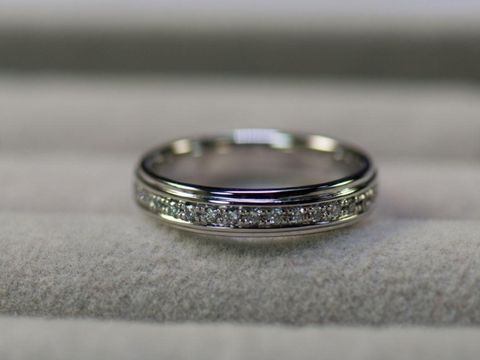 【4℃ BRIDAL(ヨンドシーブライダル)の口コミ】 指輪のデザインとしては、エタニティタイプを探していたので、写真のよう…