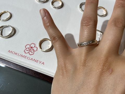 【杢目金屋(もくめがねや)の口コミ】 木目のデザインが特徴である指輪で、他社にはない個性を感じて惹かれまし…