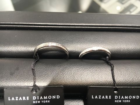 【ラザール ダイヤモンド(LAZARE DIAMOND)の口コミ】 ホームページ通りで、どれもとても素敵な指輪でした。
いろいろ試着させて…