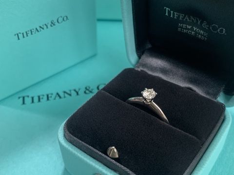 【ティファニー(Tiffany & Co.)の口コミ】 ダイヤモンドが一番綺麗に見えるカットについて、丁寧に説明していただき…