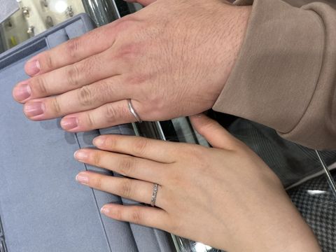 【宝寿堂(ほうじゅどう)の口コミ】 デザインは若干Vラインのものです。メレダイヤがウェーブしているところに…