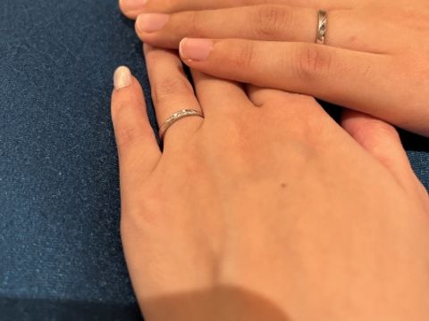 【Disney Cinderella(ディズニー シンデレラ)の口コミ】 婚約指輪と重ね付けできることと、結婚指輪だけの時でも女性のリングはキ…