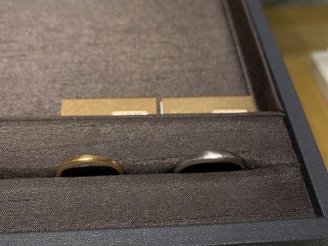 【ete(エテ)の口コミ】 シルバーとゴールドで男女別々なところです。結婚指輪のカラーは同じとい…
