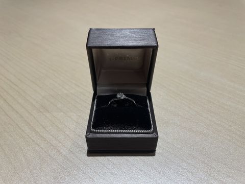 【アイプリモ(I-PRIMO)の口コミ】 丸みのある花びらで愛らしく咲き誇るピオニーの花をモチーフにしており、…