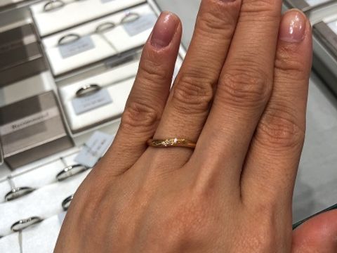 【アイプリモ(I-PRIMO)の口コミ】 太さやウェーブの加減がちょうどよく、普段指輪をつける習慣がないが、手…