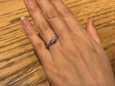 【BIJOUPIKO(ビジュピコ)の口コミ】 婚約指輪ということで、いつ眺めても結婚当時を思い出したい思いからこち…