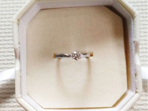 【4℃ BRIDAL(ヨンドシーブライダル)の口コミ】 結婚指輪は4℃のディズニーモデルにすると決めていました。
その結婚指輪と…