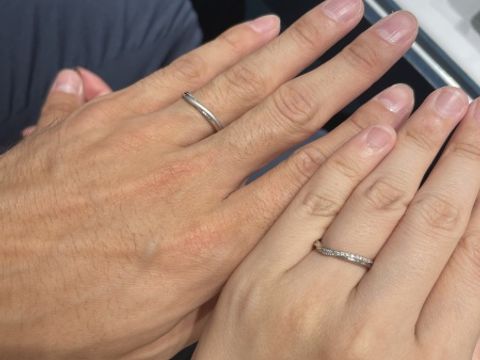【銀座ダイヤモンドシライシの口コミ】 ダイヤの流れるようなラインがどこのブランドの指輪より綺麗に入っており…