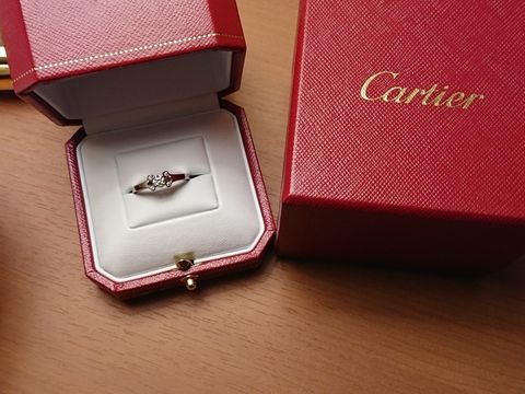 【カルティエ(Cartier)の口コミ】 旦那が内緒でプロポーズのときに用意してくれました。
決め手は旦那のお姉…
