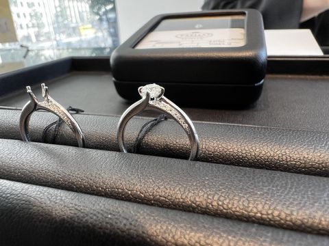 【エクセルコダイヤモンド(EXELCO DIAMOND)の口コミ】 ダイヤとデザインを別々に選ぶことができ、セミオーダーだったので、彼の…