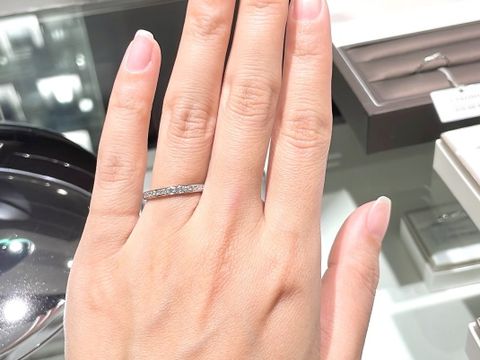 【アイプリモ(I-PRIMO)の口コミ】 指なじみが良く、ダイヤの輝きが綺麗です。ストレートデザイン、ウェーブ…