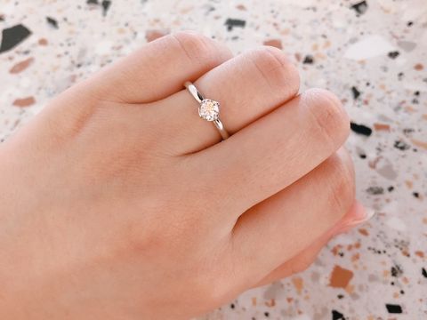 【俄(にわか)の口コミ】 最初は結婚指輪を見に行きました。婚約指輪はここでは予定していなかった…